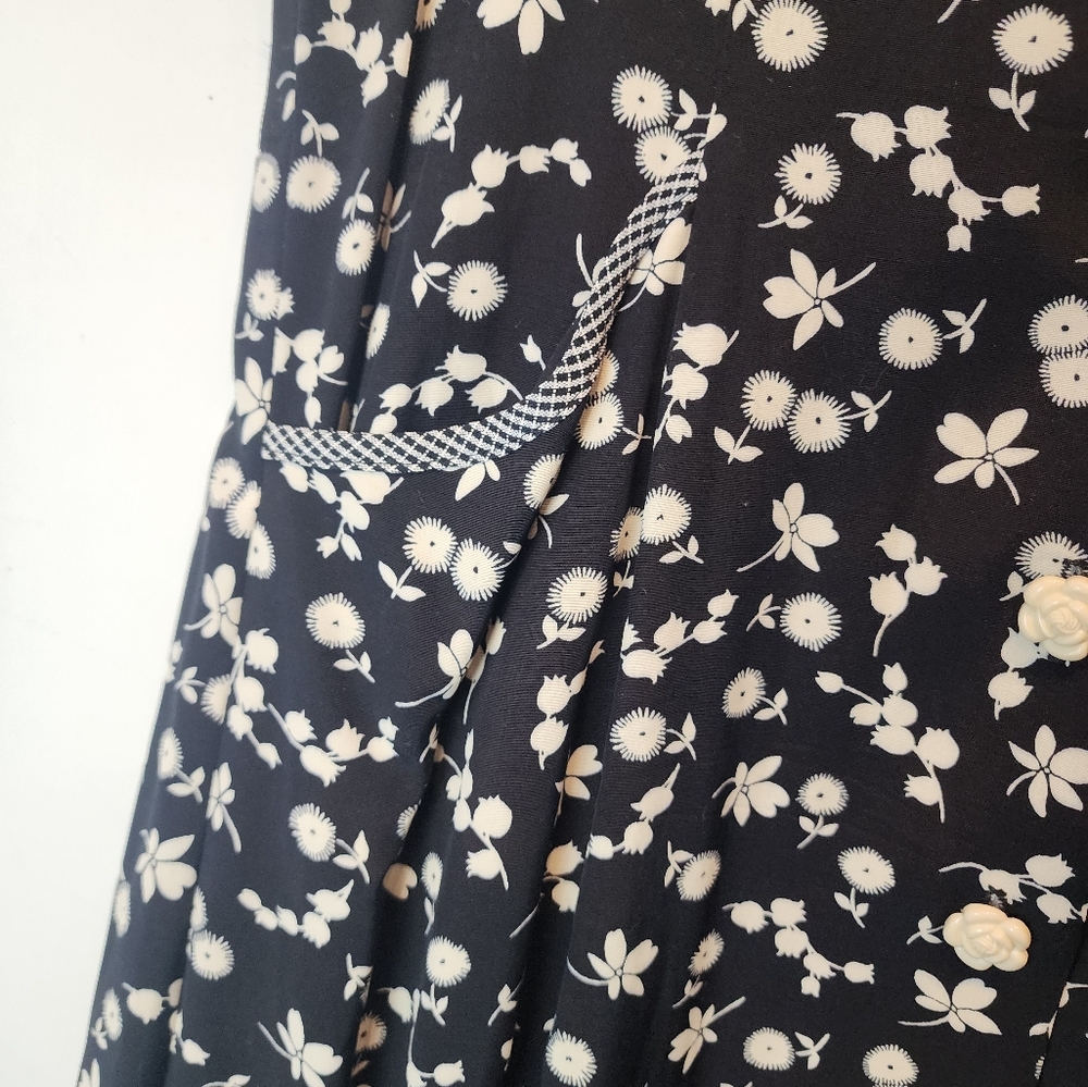 Vintage Floral Black and White Midi Dress - Picture 3 of 9